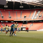 LEGENDS CLASH: Football Giants Collide in Unmissable Johan Cruyff Arena Encounter….