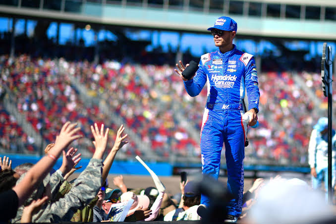 Kyle Larson Takes Shot From Another Driver After Embarrassing Pace Car Mishap…