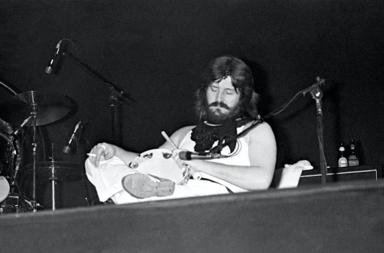 A SAD MOMENT: The Led Zeppelin Song That Never Saw the Stage with…..