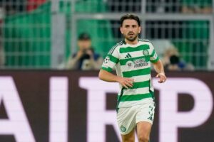 Raport: Greg Taylor își clarifică poziția cu privire la interesul de la Dinamo Zagreb, în contextul incertitudinii viitorului său la Celtic… Report: Greg Taylor makes stance clear on Dinamo Zagreb interest as Celtic future hangs in balance…