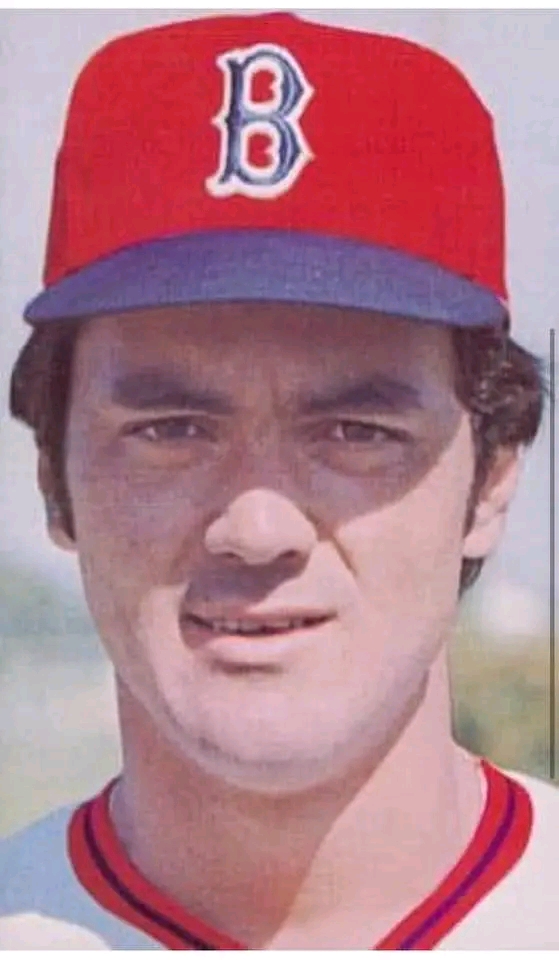 Dwight ‘Dewey’ Evans: Red Sox Legend and Defensive Titan Celebrated for His Unmatched Contributions to Baseball…