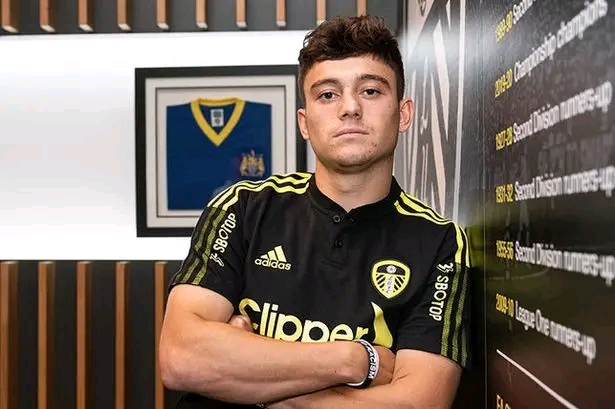 BREAKING: “I’m Staying” – Daniel James Rejects Premier League Move to Guide Leeds United’s Rise In a powerful show of loyalty, Daniel James has turned down a major offer from a Premier League club to remain with Leeds United. The Welsh winger has committed to helping the club regain its top-flight status and aims to secure his legacy as a key figure in the club’s history…