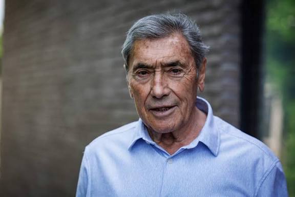 Echtgenote van wielericoon Eddy Merckx geeft emotionele update over zijn gezondheid: “Hij heeft pijn, maar blijft hoopvol…